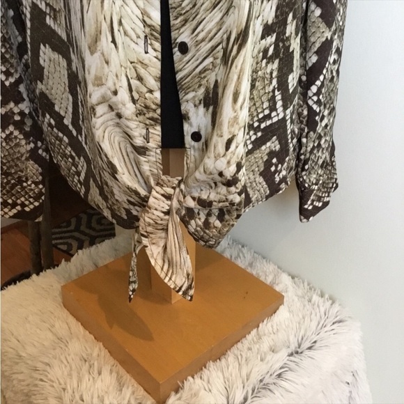 MICHAEL Michael Kors Button down blouse Womans size medium tie front lon… - Picture 3 of 12